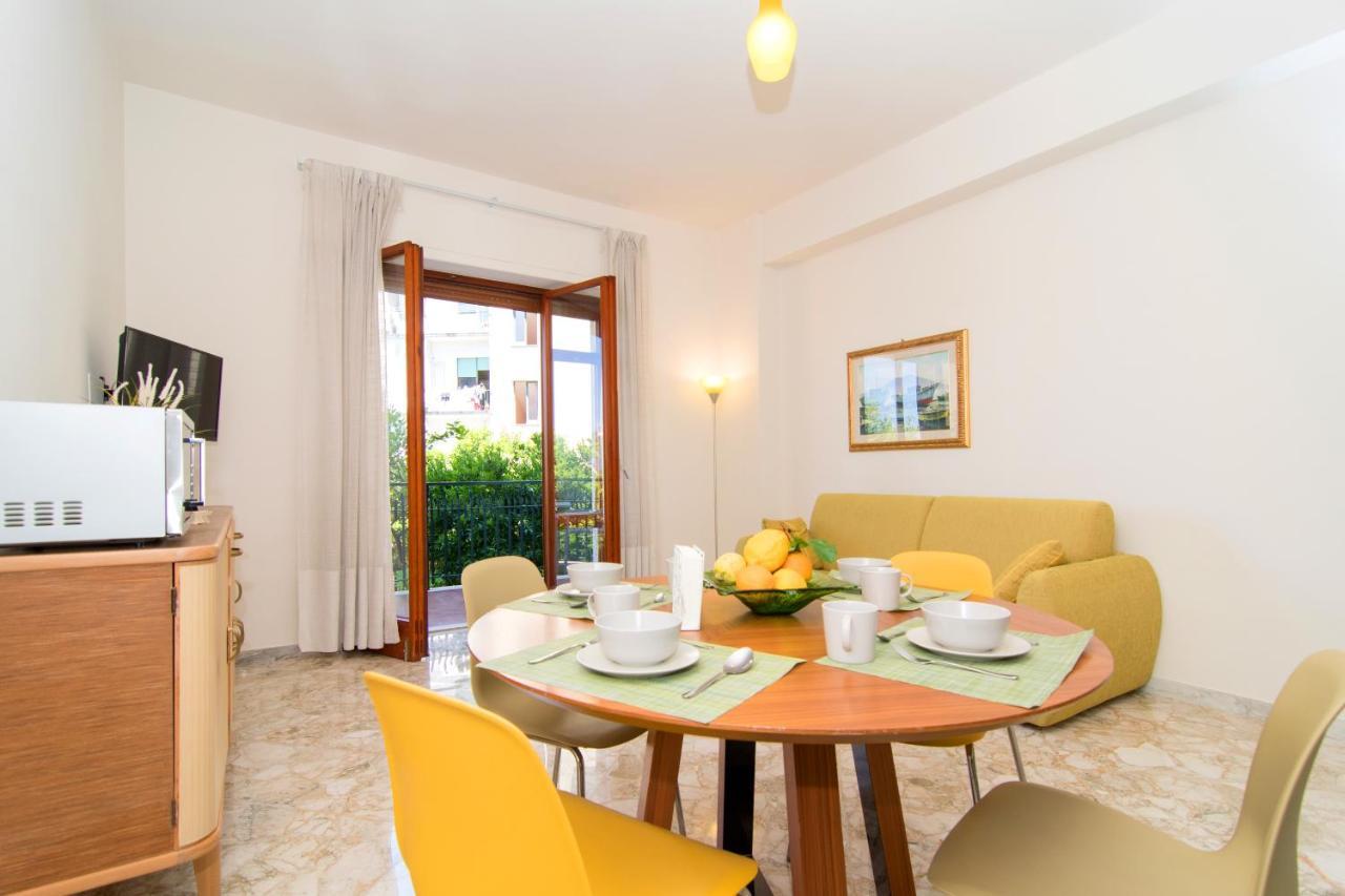 Casa Enza, For Up To 5 People, Sorrento Center Apartman Kültér fotó