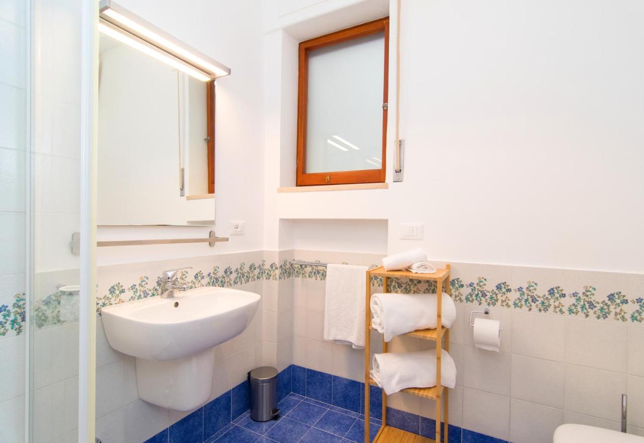Casa Enza, For Up To 5 People, Sorrento Center Apartman Kültér fotó