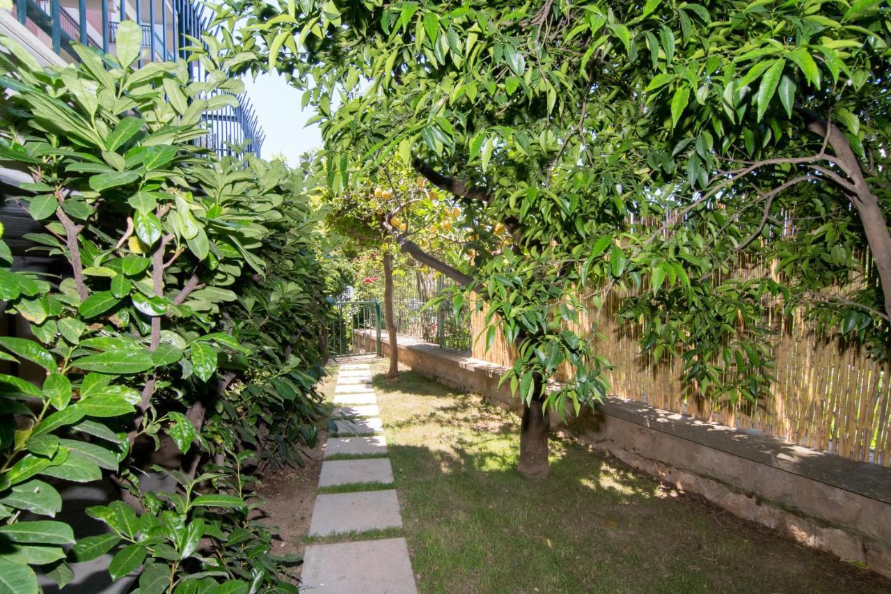 Casa Enza, For Up To 5 People, Sorrento Center Apartman Kültér fotó