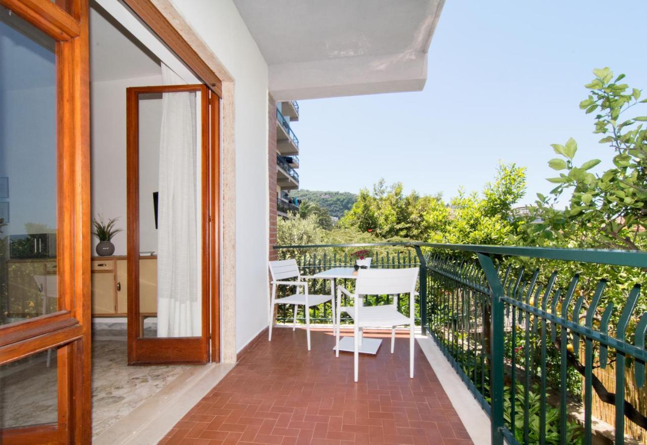 Casa Enza, For Up To 5 People, Sorrento Center Apartman Kültér fotó