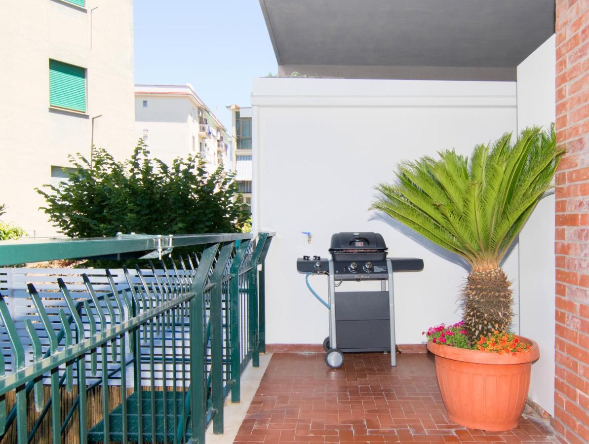 Casa Enza, For Up To 5 People, Sorrento Center Apartman Kültér fotó